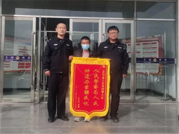 同学谎称认识省卫健委员主任能办药师资格证，结果被骗1.2万