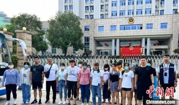 男子在“约约”网络交友软件看直播，被以谈恋爱的名义诈骗近5万元