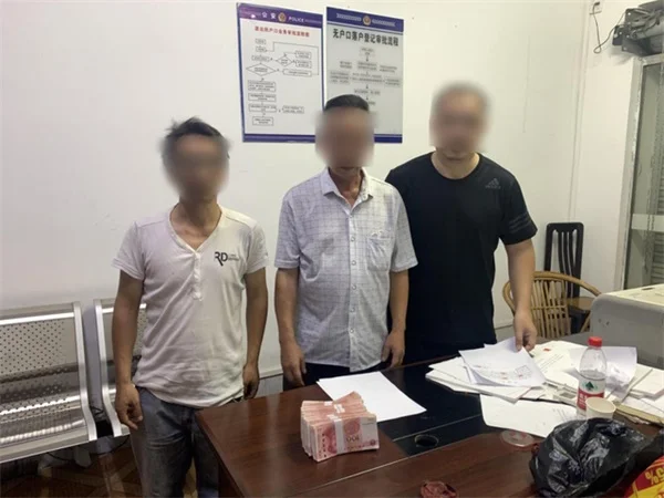 男子单身群网恋一年付出8万，才发现“女友”年过五旬且已当外婆