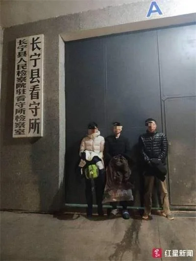 冒充“微粒贷”客服线下申请贷款为幌子，诈骗30余万