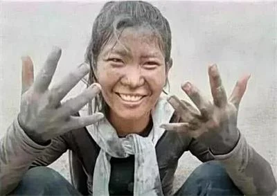 新华社揭穿网红“水泥妹”真面目，家境优越开豪车
