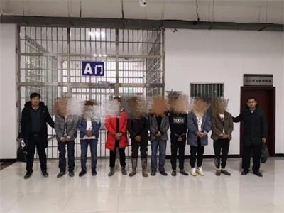 警方捣毁以淘宝退货为由电信诈骗窝点，10人当场被抓