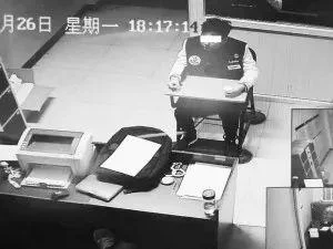 90后小伙凭五折房“大馅饼”诈骗80万挥霍掉76万元