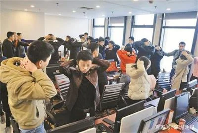 “网贷”诈骗团伙每天诈骗 50 人，一个月进账达 600 万元