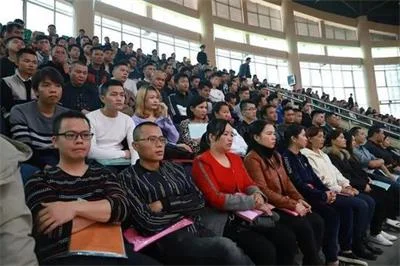 宾阳首次巡回宣判网络诈骗案！16人获刑最高罚100万