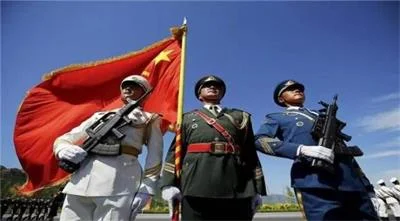 顶着假军衔15年诈骗400万，被抓顿悟：真当自己是军人了