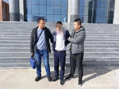 男子有盗窃前科不知悔改，又利用快手直播平台诈骗20余起