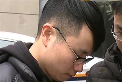 男子轻信陌生微信好友玩彩票，东拼西凑30万都打水漂