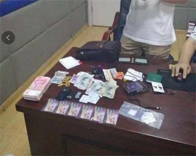 90后女儿被亲爹培训专干诈骗事，如果不配合就得挨骂