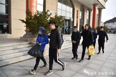 团伙打电话冒充公司领导身份，作案20余起涉案70万