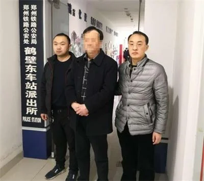 男子涉嫌诈骗100万被网上通缉，横闯火车站时自投罗网