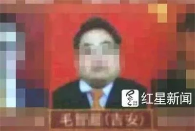 男子沉迷网络直播，卖保健品诈骗老人167万打赏女主播
