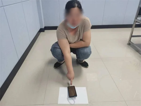 男子单身群网恋一年付出8万，才发现“女友”年过五旬且已当外婆