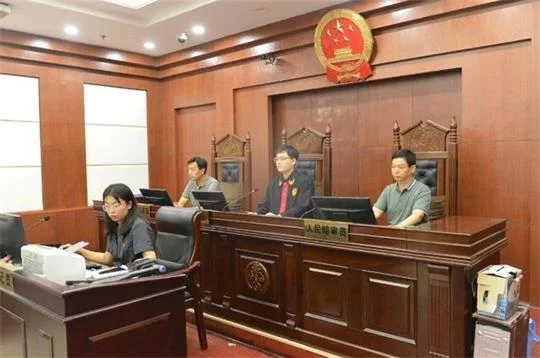 男子沉迷赌博在朋友圈卖口罩诈骗5万，被公诉机关指控诈骗罪