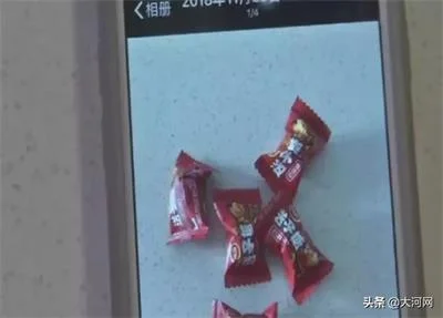 戏精大爷主动上门发喜糖又演苦肉计，花100块买5颗糖