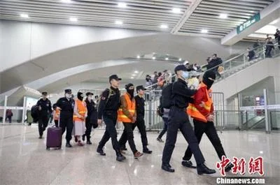 诈骗团伙以“传销式”网络交友，吸引异性加入缴纳会费