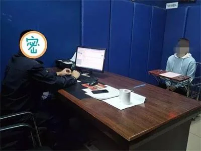 女子与男网友到港口开房，晚上睡着被盗刷贷款5万多元