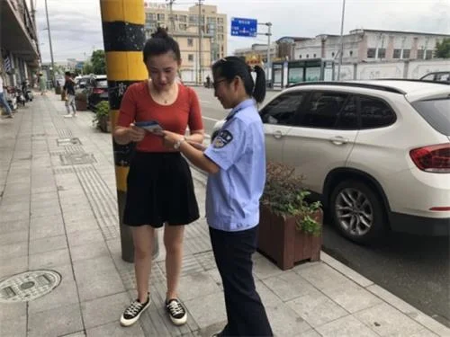 鄞州公安深入辖区开展反诈宣传活动，提高群众防骗意识