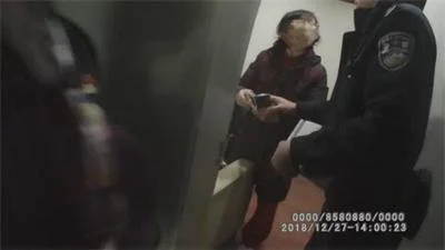 骗子装“绑匪”眼看50万到手，民警扮“儿子”将其拆穿