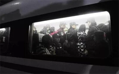 合肥警方荷枪实弹跨国抓捕，22名网络诈骗赌博罪犯落网