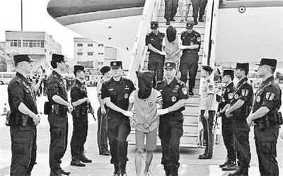 "2·12"跨国电信网络敲诈勒索案74人被押解回国 56人获刑